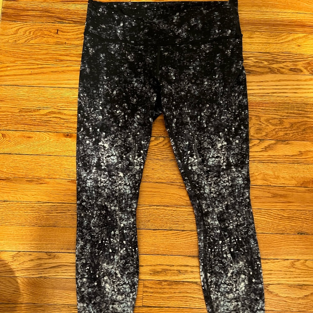 Lululemon size 10 Wunder Under 28” like new leggings.